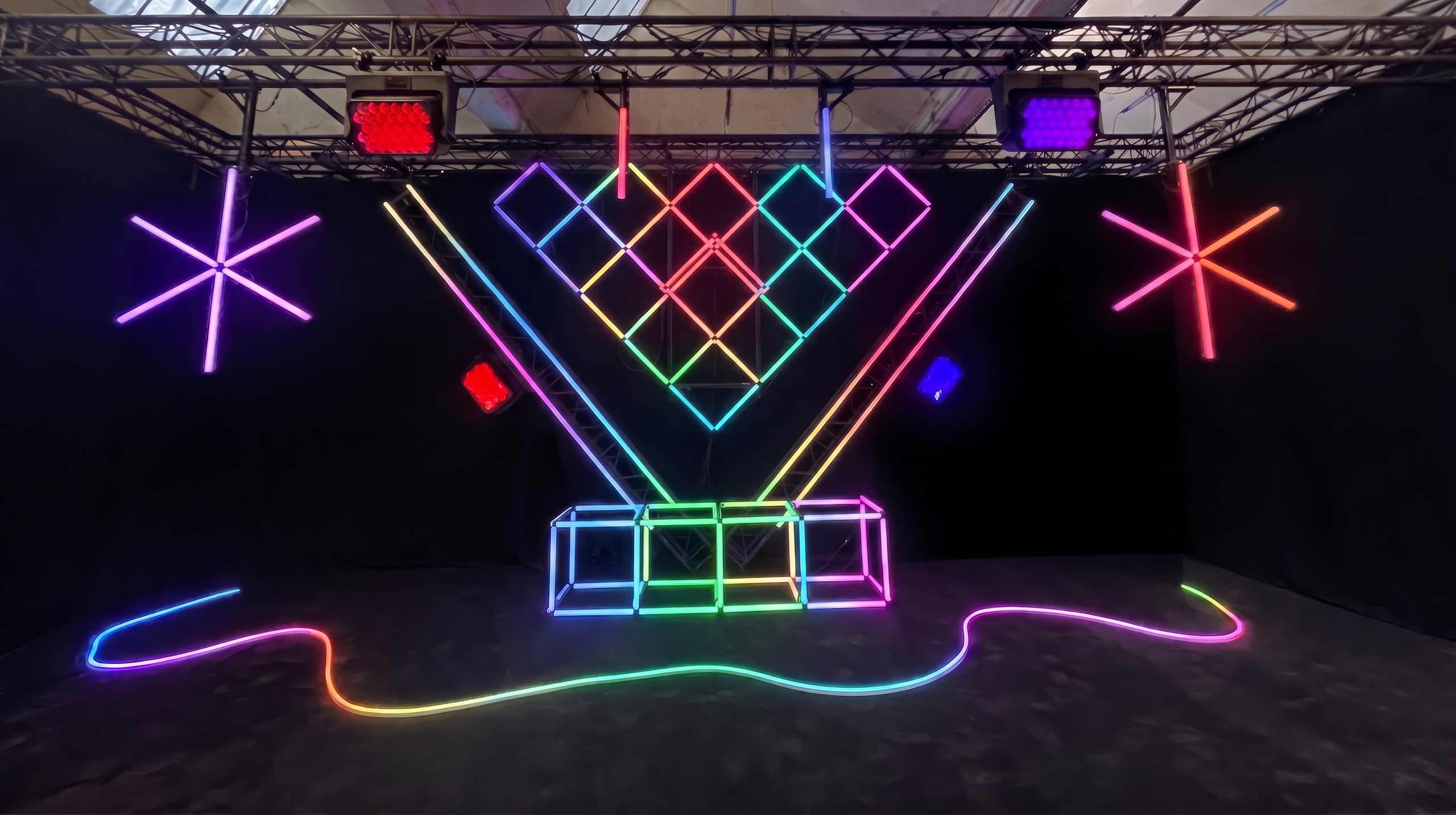 Illuminations — Tubes LED & géométries