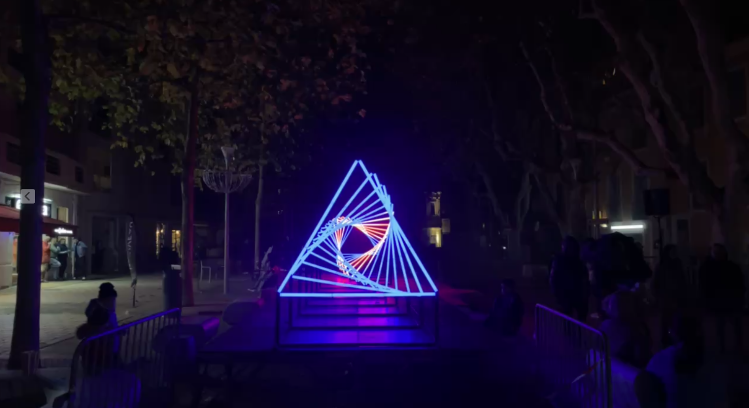 Illusion géométrique — light show à Martigues