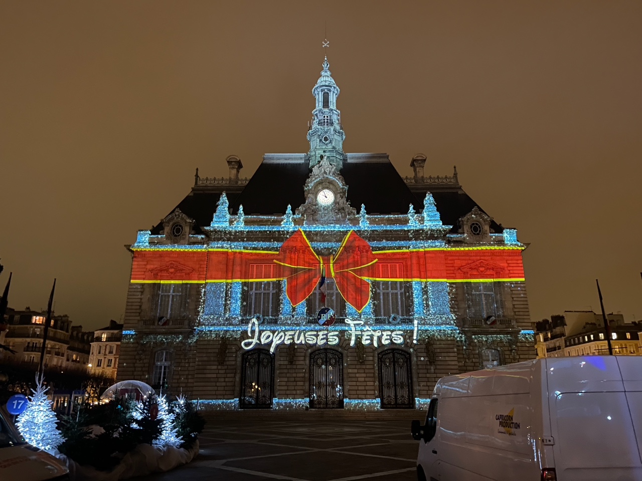 Vidéo mapping sur la façade d'une mairie